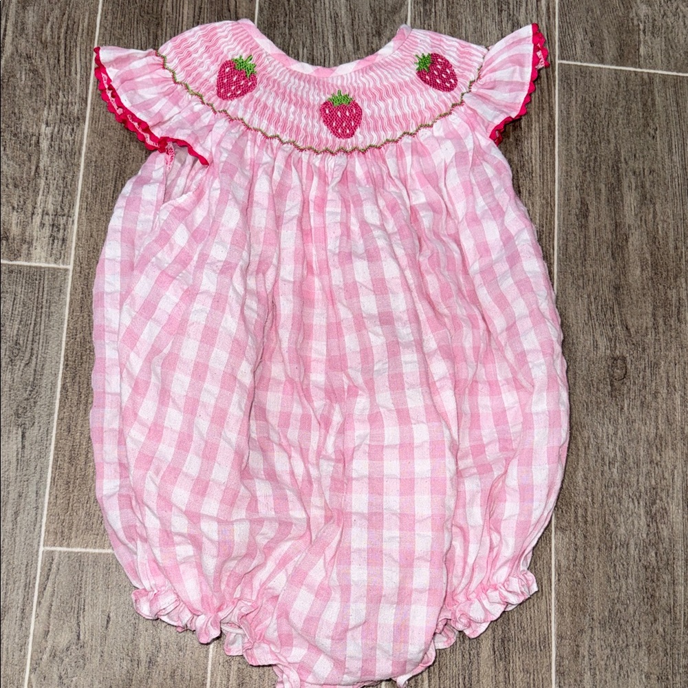 🍓 Sweet Smocked Strawberry Romper | Size 3T 🍓